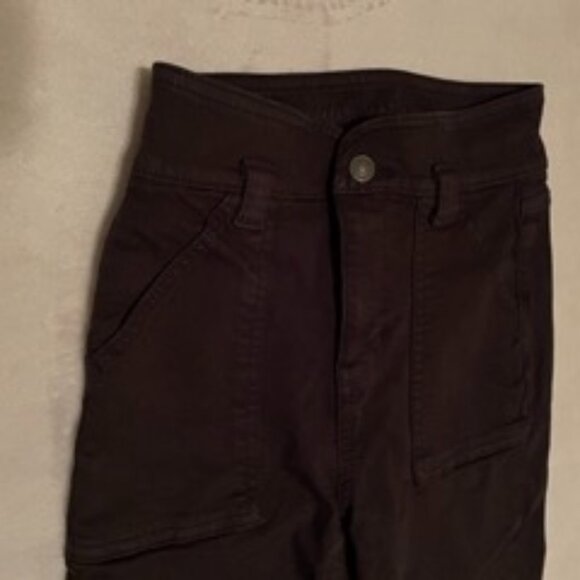 American Eagle size 00 short straight fit cargo style pitch black pant. - Picture 11 of 12